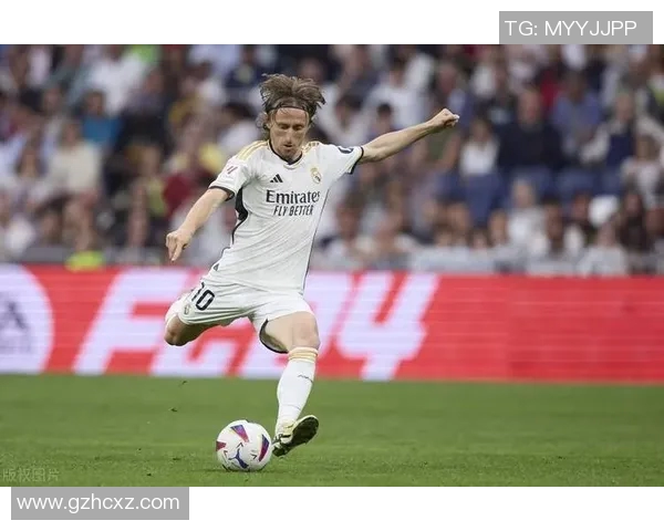 战术深度解析莫德里奇如何通过节奏掌控展现中场统治力 战术深度解析莫德里奇如何通过节奏掌控展现中场统治力